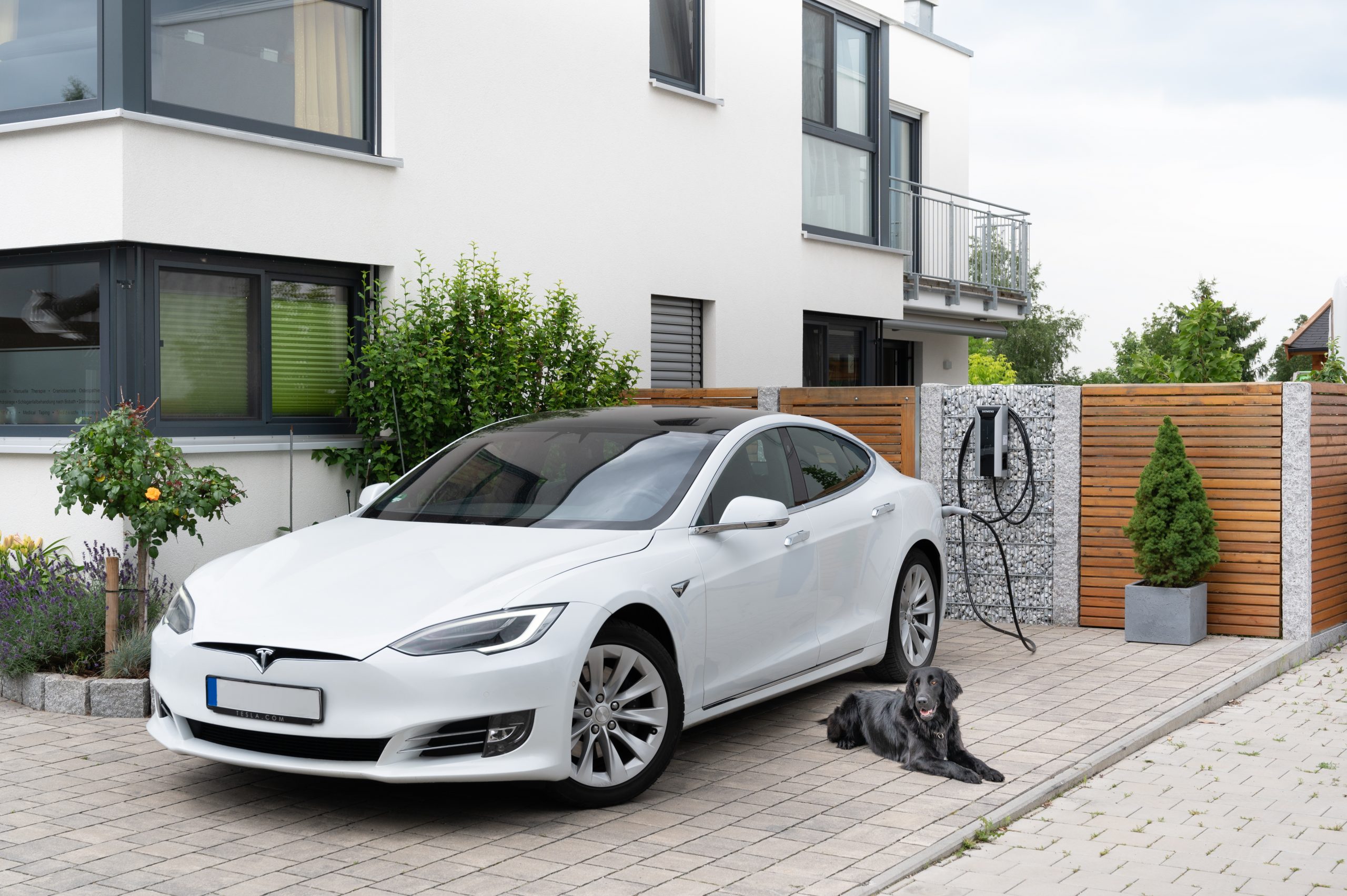 Siemens employee vehicle charging using a Siemens home charger